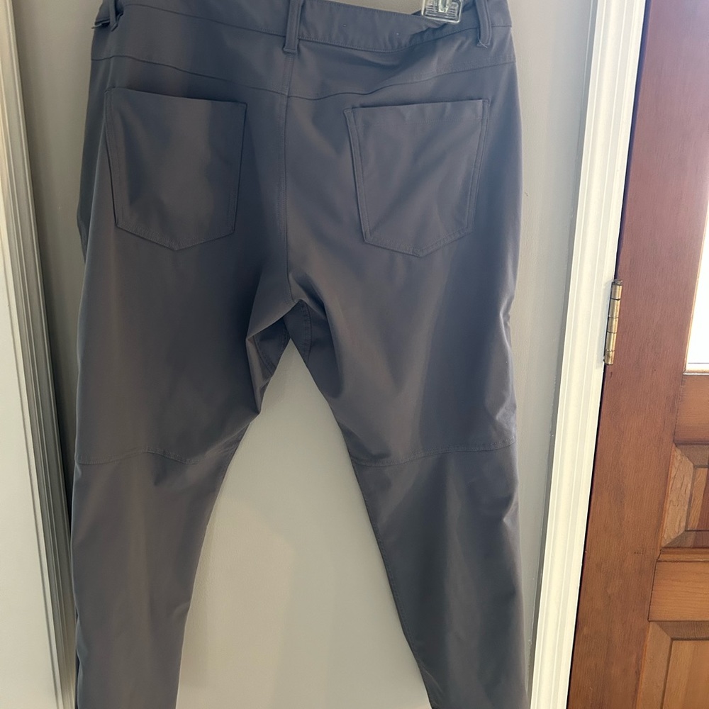 Men’s Lulu Lemon ABC skinny fit